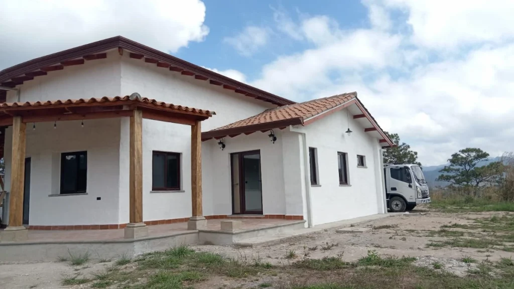 fachada de casa ecologica Ecomobilia