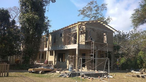 casa ecologica en proceso dos pisos